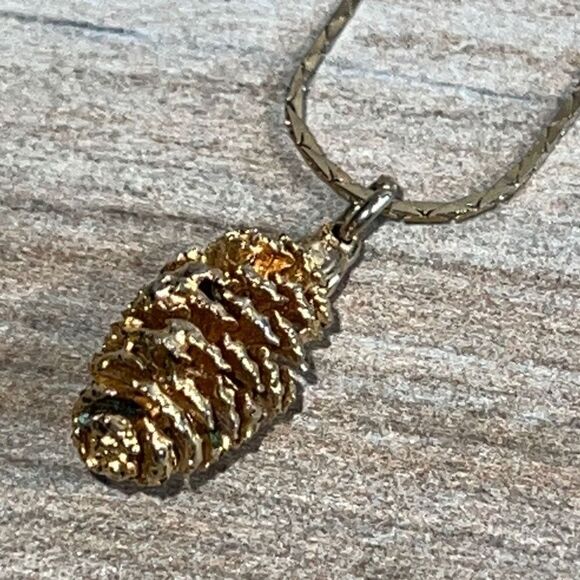 Pine Cone Gold Tone Necklace on 18” Chain Great Mom Gift - Picture 2 of 6